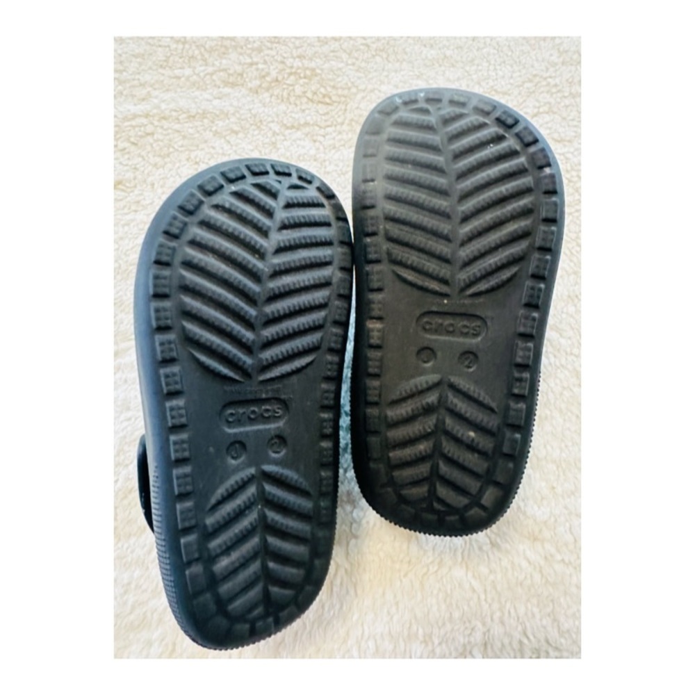 Crocs Cutie Crush BLACK
Children's Kid's Boys Girls Size J 2 - Picture 4 of 6